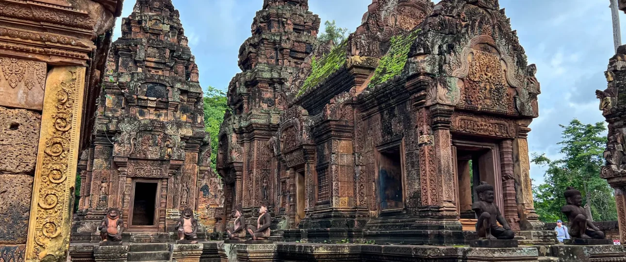 banteay-srei-candi-kamboja-dengan-detail-ukiran-yang-indah