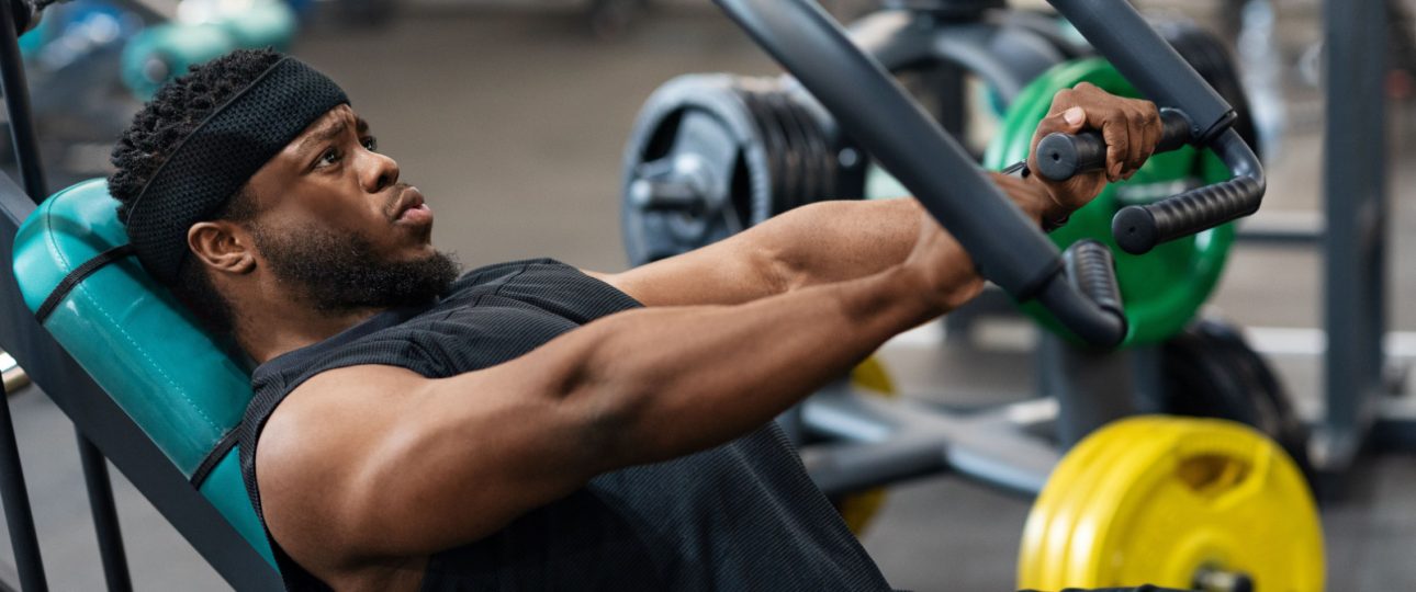 Cara Mesin Chest Press Meningkatkan Perkembangan Otot Dada Anda