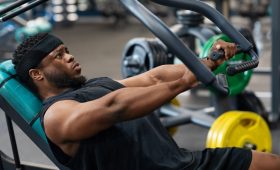 Cara Mesin Chest Press Meningkatkan Perkembangan Otot Dada Anda